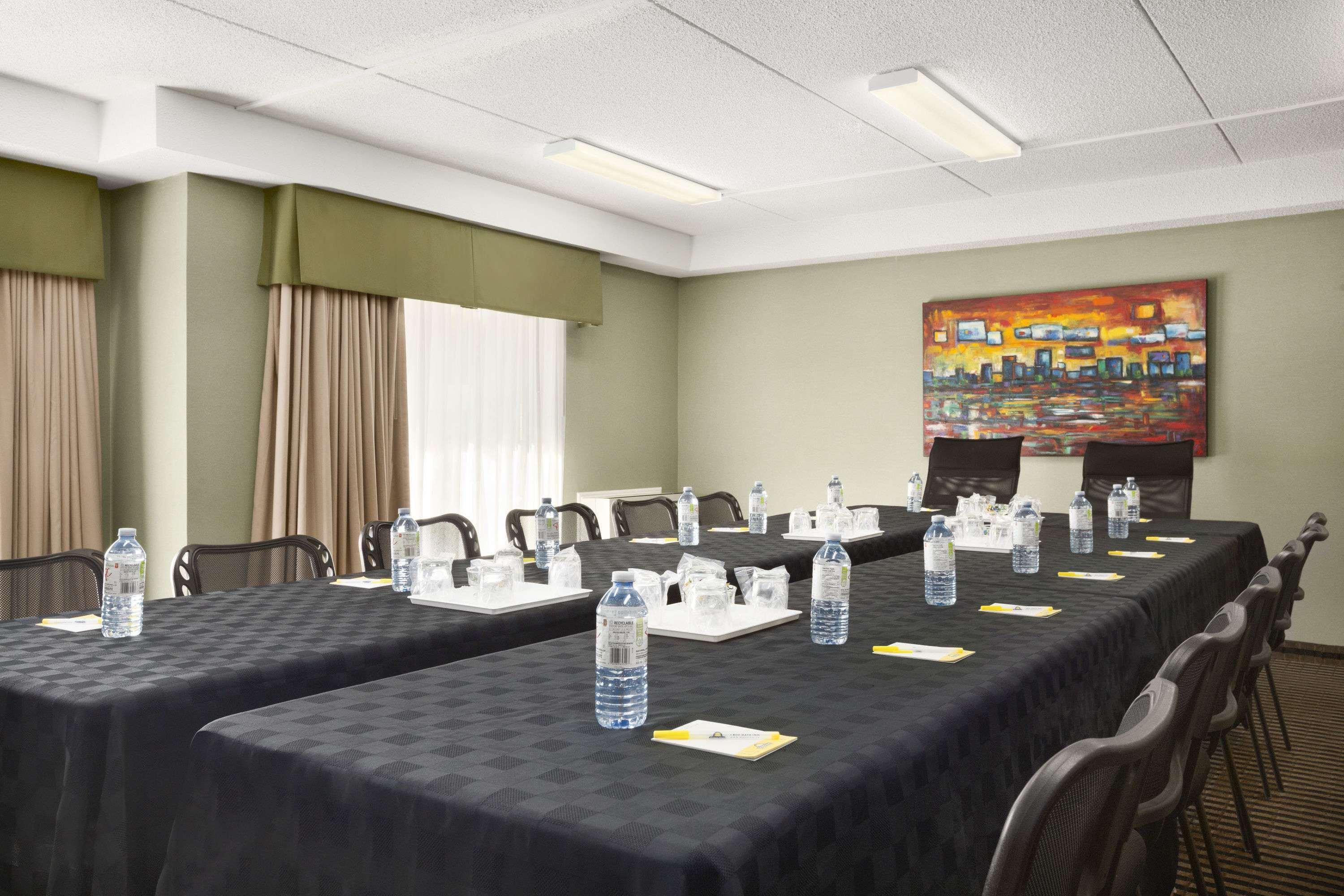 Days Inn By Wyndham Miramichi Nb Exterior photo